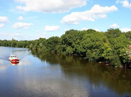 Péniche-sur-la-Mayenne